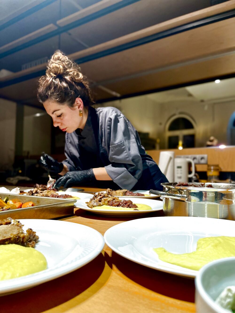 Aleksandra Lazarova plating at a private dining event